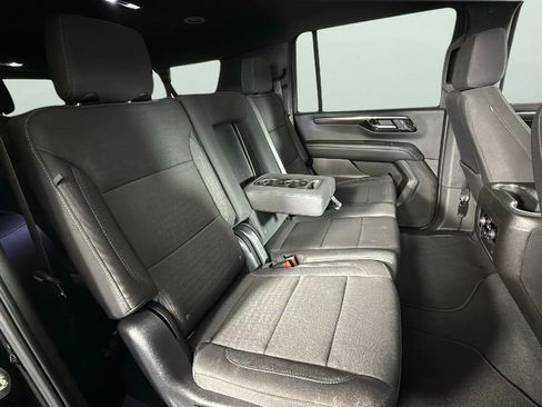 Used 2025 Chevrolet Suburban LS image 33