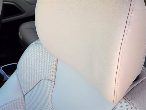 Used 2025 Kia Telluride EX w/ EX Captain's Chair Package image 15