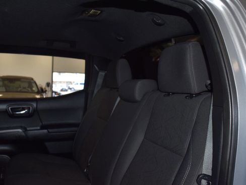 Used 2017 Toyota Tacoma TRD Off-Road image 21