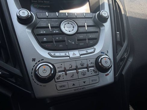 Used 2011 Chevrolet Equinox LTZ FWD image 17