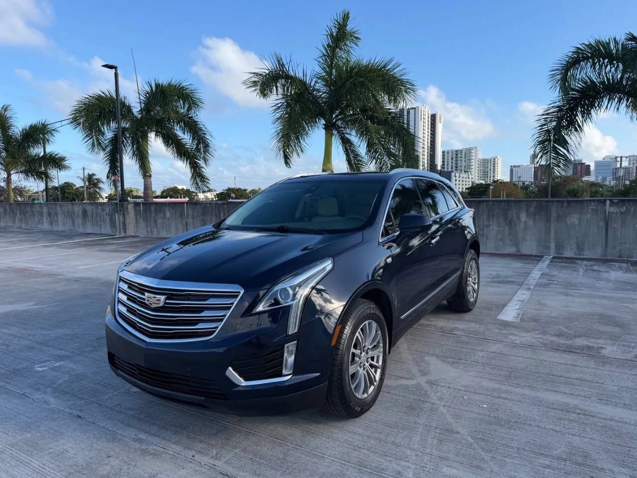 Used 2017 Cadillac XT5 Luxury w/ Driver Awareness Package FWD image 1