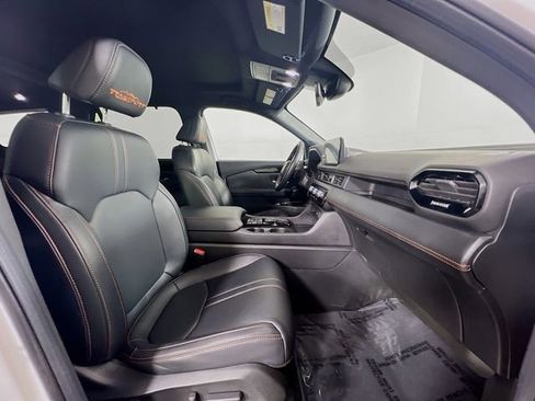 Used 2025 Honda Pilot TrailSport image 31