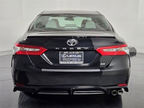 Used 2018 Toyota Camry SE image 5