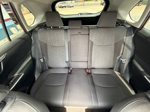 Used 2021 Toyota RAV4 XLE w/ Convenience Package FWD image 16