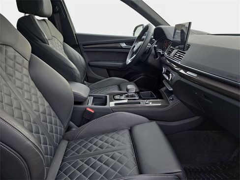 Used 2024 Audi SQ5 Prestige image 12