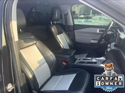 Used 2022 Ford Explorer XLT w/ Equipment Group 202A image 9