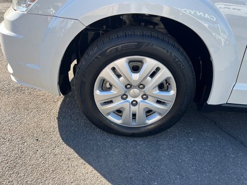 Used 2018 Dodge Journey SE image 41