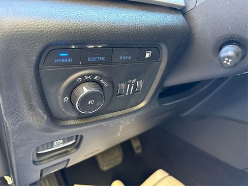 Used 2023 Jeep Grand Cherokee Trailhawk w/ Luxury Tech Group III image 39