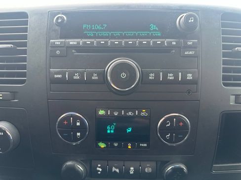 Used 2012 Chevrolet Silverado 2500 LT w/ Interior Plus Package AWD/4WD image 4