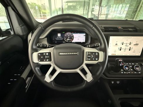 Used 2024 Land Rover Defender 110 SE AWD/4WD image 35