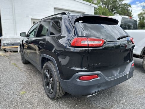 Used 2016 Jeep Cherokee Sport w/ Cold Weather Group AWD/4WD image 4