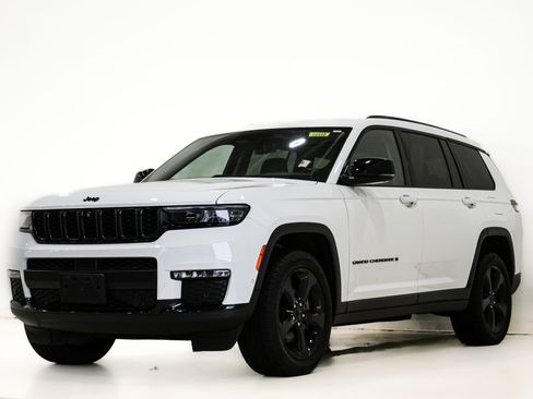 Used 2022 Jeep Grand Cherokee L Limited w/ Luxury Tech Group II image 3