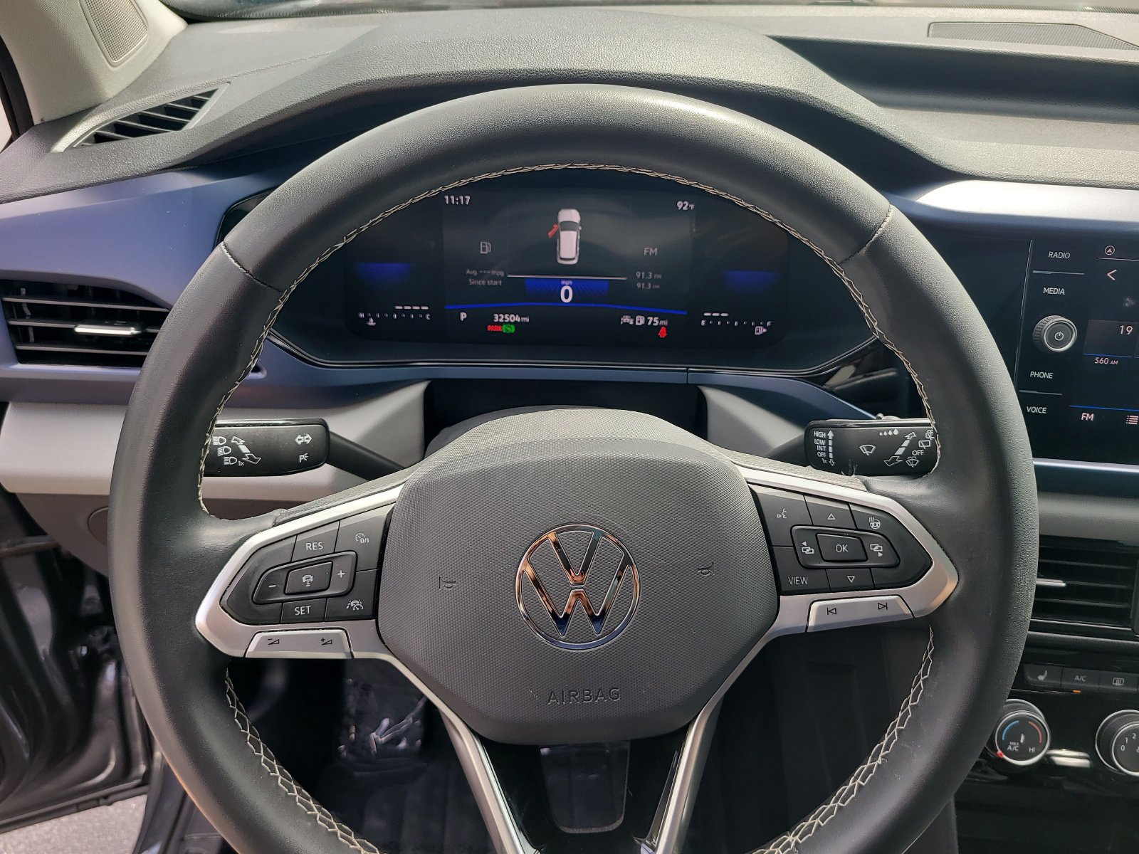 Used 2023 Volkswagen Taos SE w/ Panoramic Sunroof Package FWD image 27