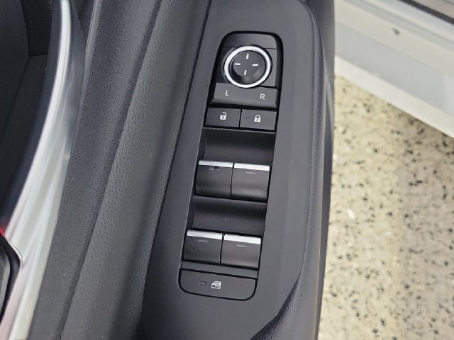 Used 2026 Toyota Prius Plug-In Hybrid FWD image 22