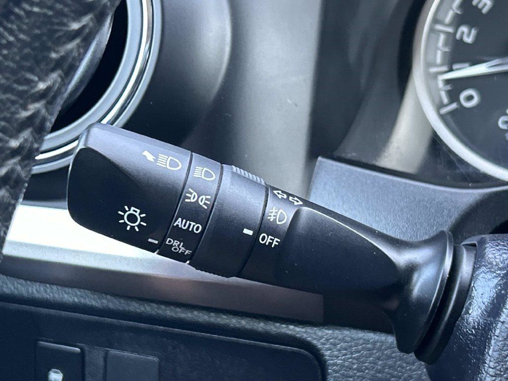 Used 2022 Toyota Tacoma SR5 RWD image 29