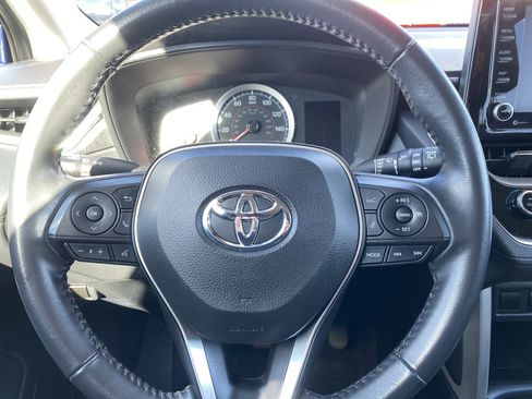 Used 2022 Toyota Corolla Cross LE image 11