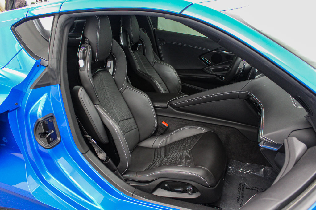 Used 2025 Chevrolet Corvette Stingray Preferred Cpe w/ Stealth Interior Trim Package RWD image 31