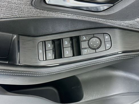 Used 2023 Nissan Rogue SV image 15