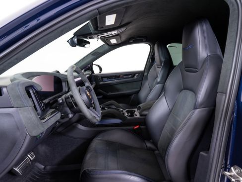 Used 2024 Porsche Cayenne Turbo GT AWD/4WD image 19