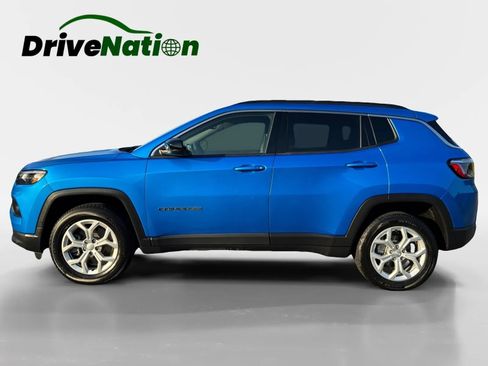 Used 2024 Jeep Compass Latitude AWD/4WD image 8