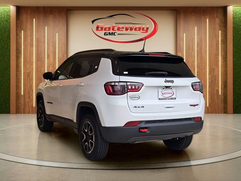 Used 2024 Jeep Compass Trailhawk AWD/4WD image 5