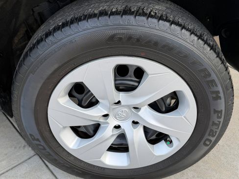 Used 2023 Toyota RAV4 LE image 12