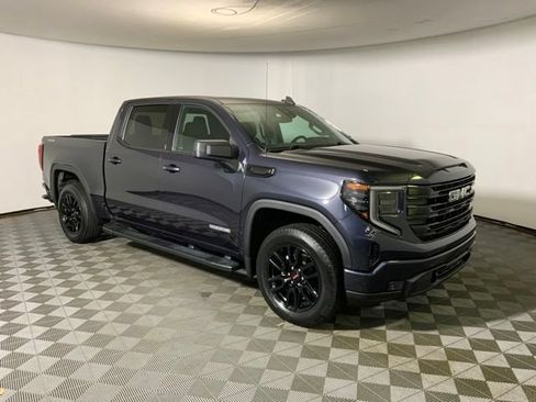 Used 2023 GMC Sierra 1500 Elevation w/ LPO, Elevation Black Package AWD/4WD image 4