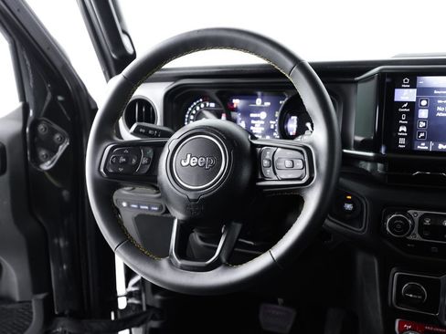Used 2024 Jeep Wrangler Unlimited AWD/4WD image 21