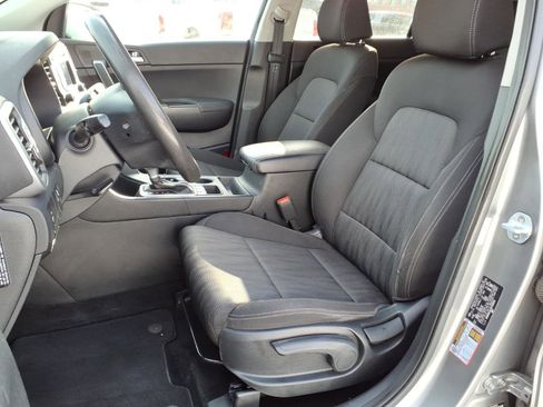 Used 2019 Kia Sportage LX AWD/4WD image 8