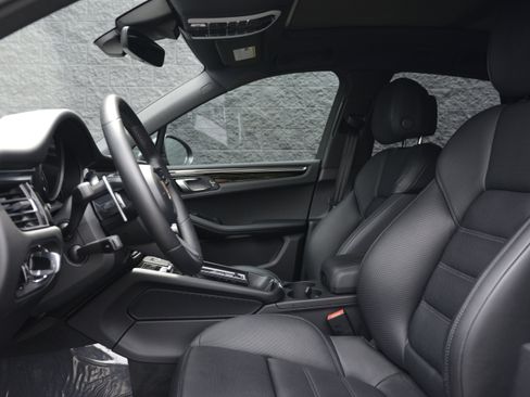 Certified 2026 Porsche Macan Turbo AWD/4WD image 15