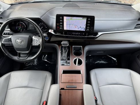 Used 2021 Toyota Sienna XLE image 27