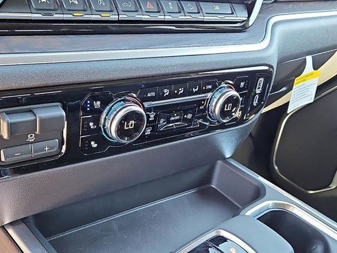 New 2026 GMC Sierra 1500 SLT image 19