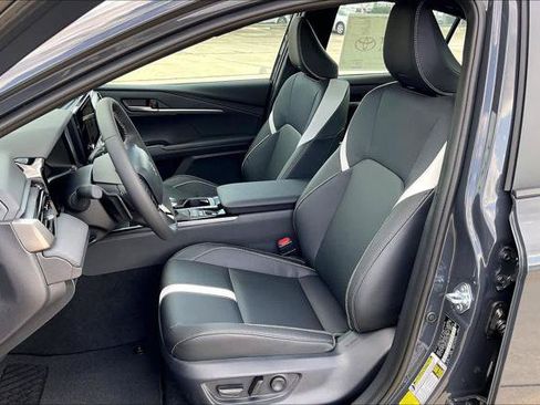 Used 2026 Toyota Camry SE FWD image 9