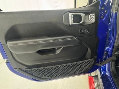 Used 2019 Jeep Wrangler Unlimited Sahara AWD/4WD image 19