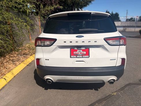 Used 2020 Ford Escape SE FWD image 2