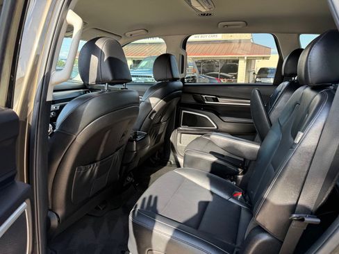Used 2023 Kia Telluride S FWD image 14