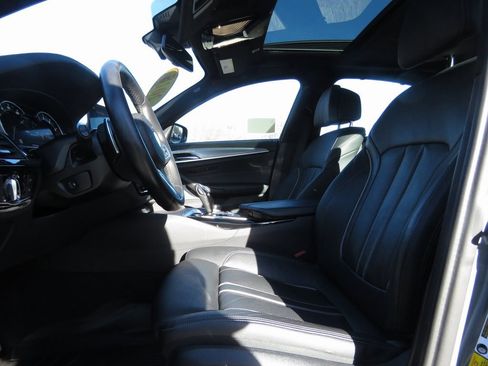 Used 2018 BMW M550i xDrive image 10