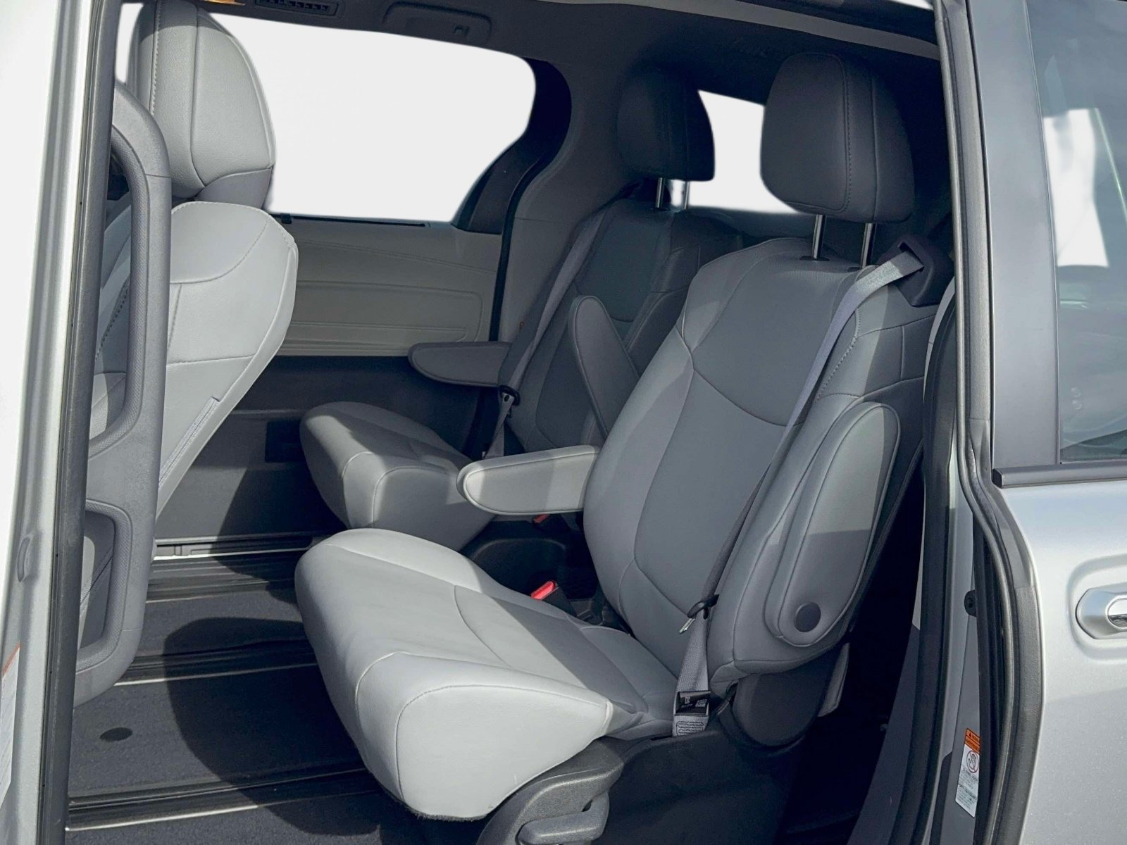 Certified 2024 Toyota Sienna XLE w/ XLE Plus Package AWD/4WD image 15