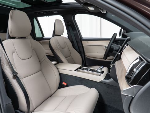 New 2026 Volvo XC90 B6 Ultra w/ Protection Package image 22