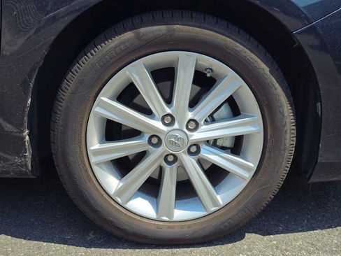 Used 2012 Toyota Camry XLE w/ Leather Pkg FWD image 4