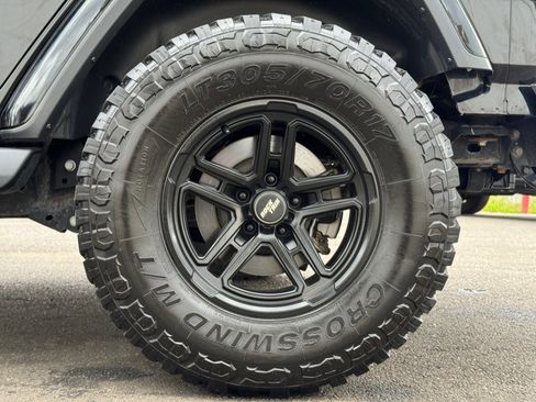 Used 2018 Jeep Wrangler Unlimited Sahara AWD/4WD image 16