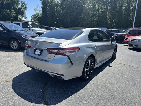Used 2018 Toyota Camry XSE FWD image 4