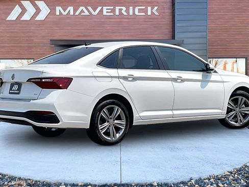 Used 2024 Volkswagen Jetta SE FWD image 5
