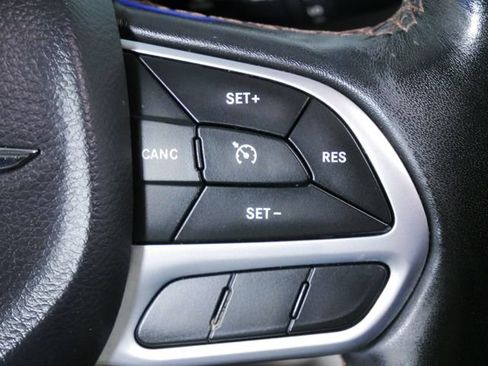 Used 2020 Chrysler Pacifica Touring-L Plus FWD image 24