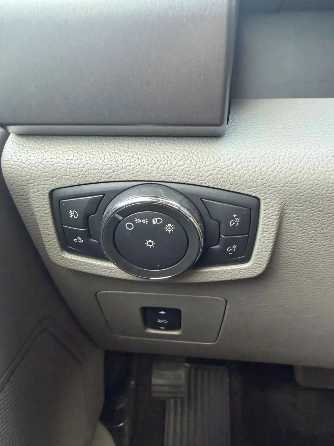 Used 2015 Ford F150 XLT w/ Equipment Group 301A Mid AWD/4WD image 18
