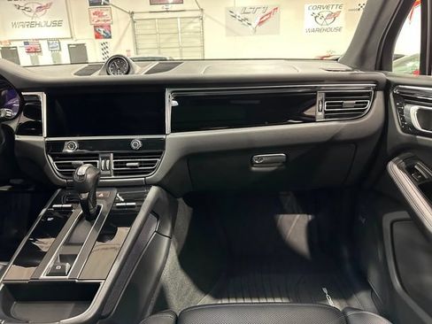 Used 2023 Porsche Macan AWD/4WD image 16
