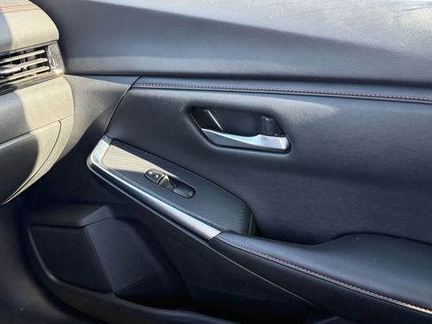 Used 2025 Nissan Sentra SR FWD image 25