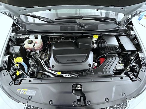 Used 2024 Chrysler Pacifica Limited FWD image 24
