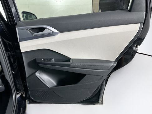 Used 2025 Volkswagen Taos SE image 27