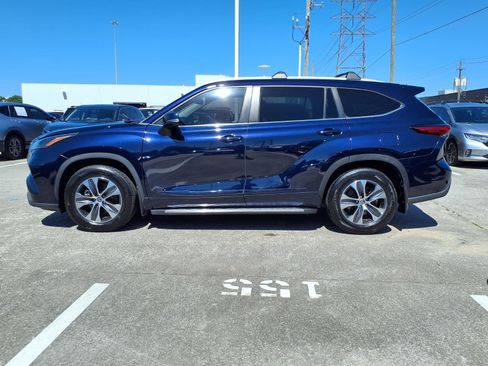 Used 2023 Toyota Highlander XLE FWD image 24